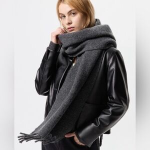 Souffle Yarn Chunky Wool Blend Scarf in Purple